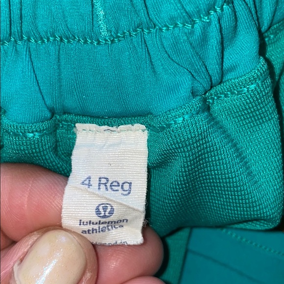 🍋 Lululemon Shorts Hotty Hot 1 size 4 - Picture 5 of 6